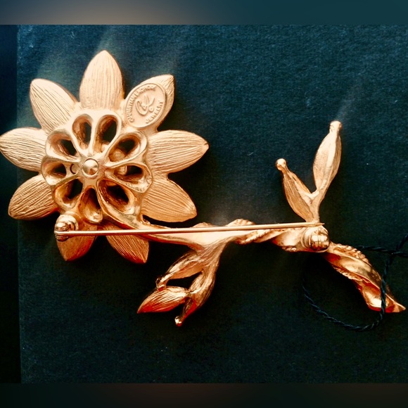 Christian Lacroix Vintage flower pin brooch NWT. Rare Original BOX - Picture 4 of 6